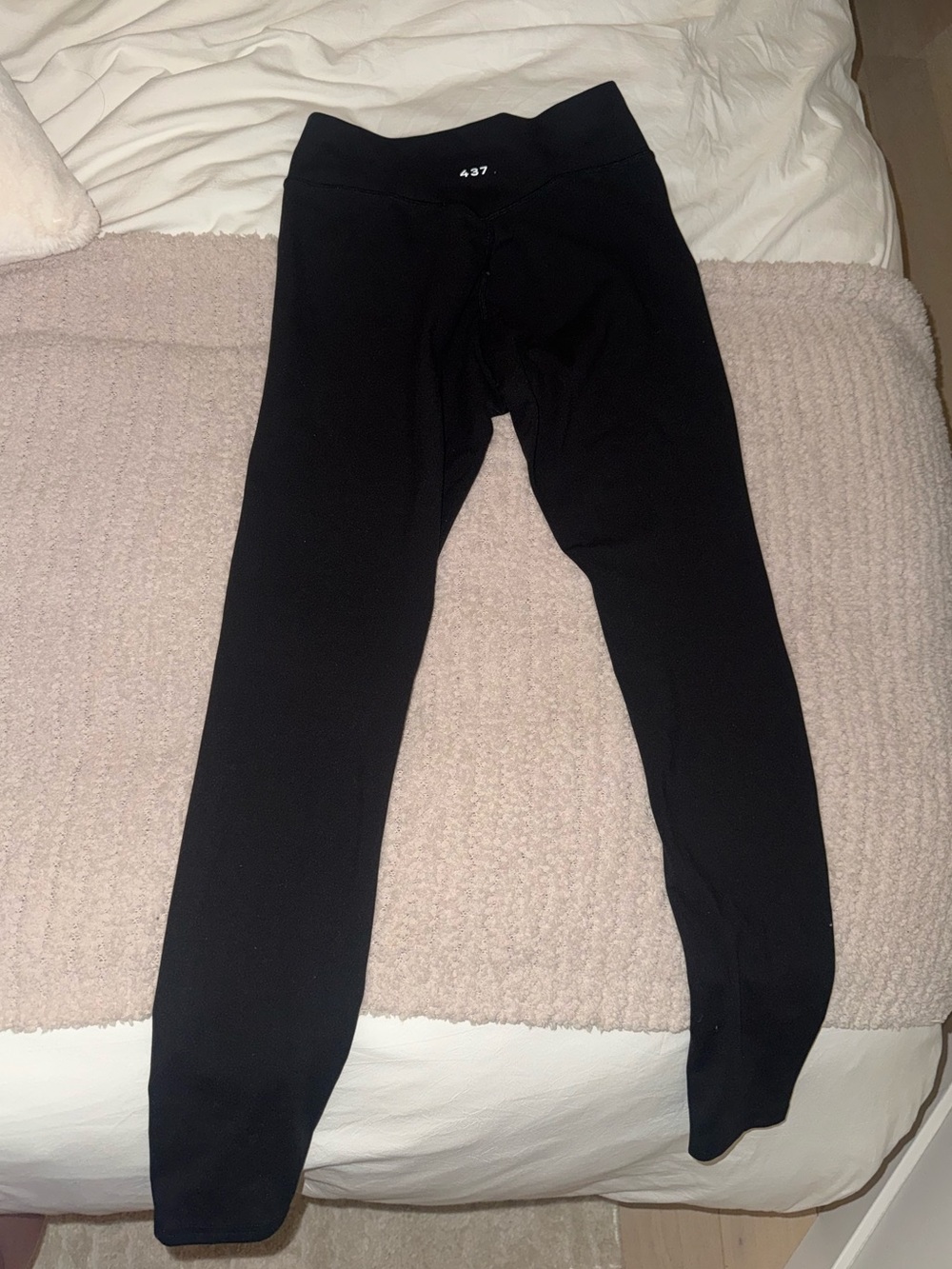 V-Waist Black High-Rise Leggings - Picture 4 of 4
